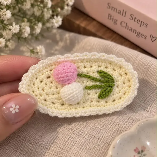 Crochet Bow Hair Clip — Cream, handmade by Felofey